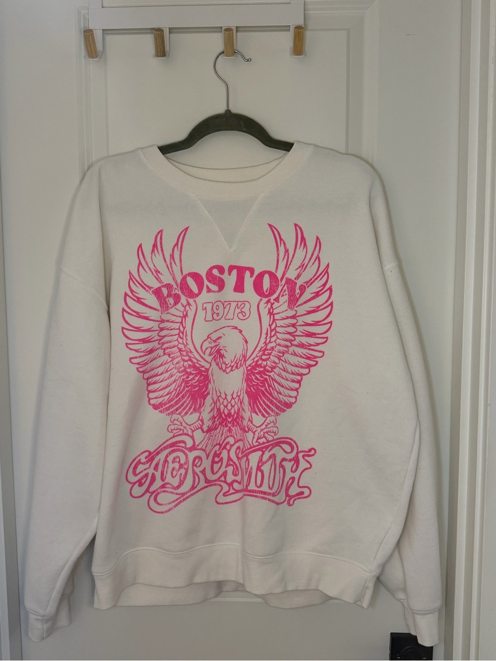 Vintage-Inspired White Sweatshirt with Pink Eagle Graphic
